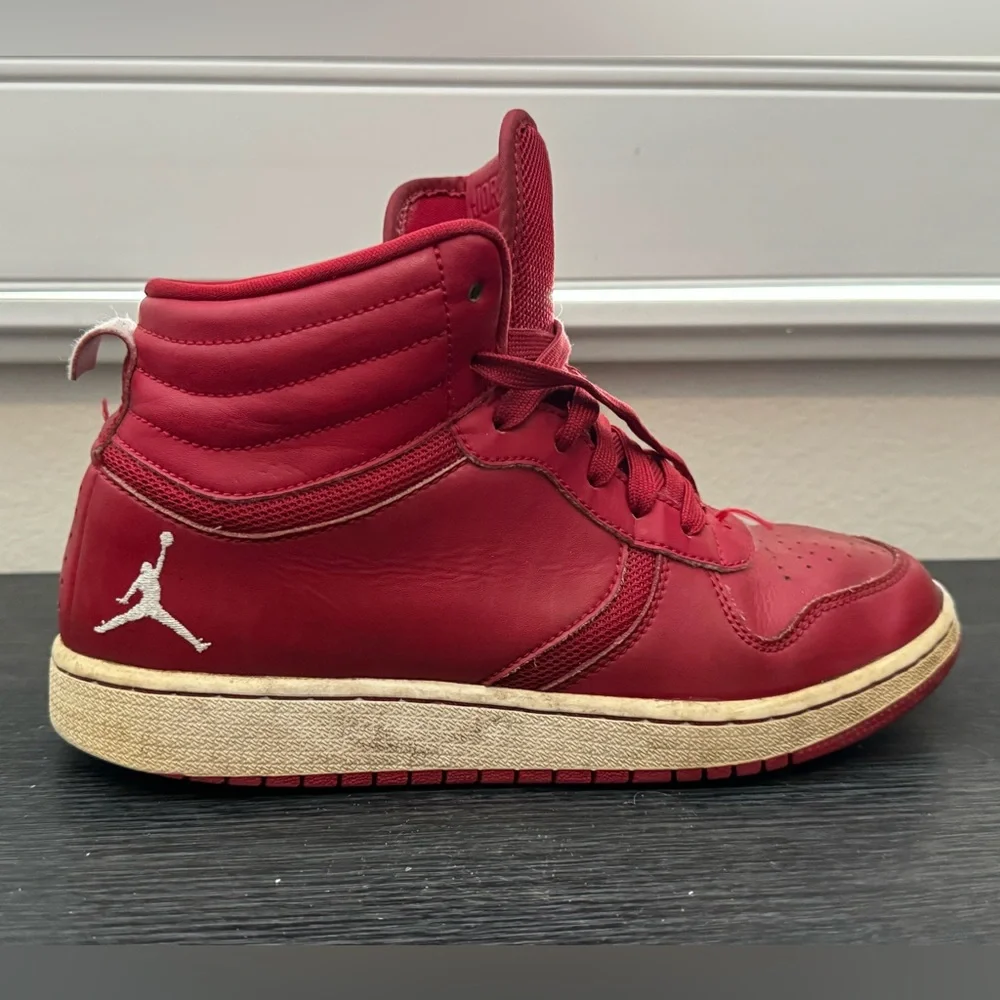 Nike Air Jordan Heritage Red Basketball Shoes Sneakers 886310-601 Boys 6Y